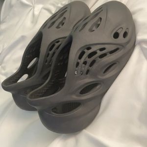 adidas yeezy foam runner size 7